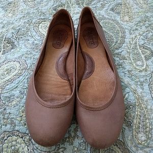 Born tan flats